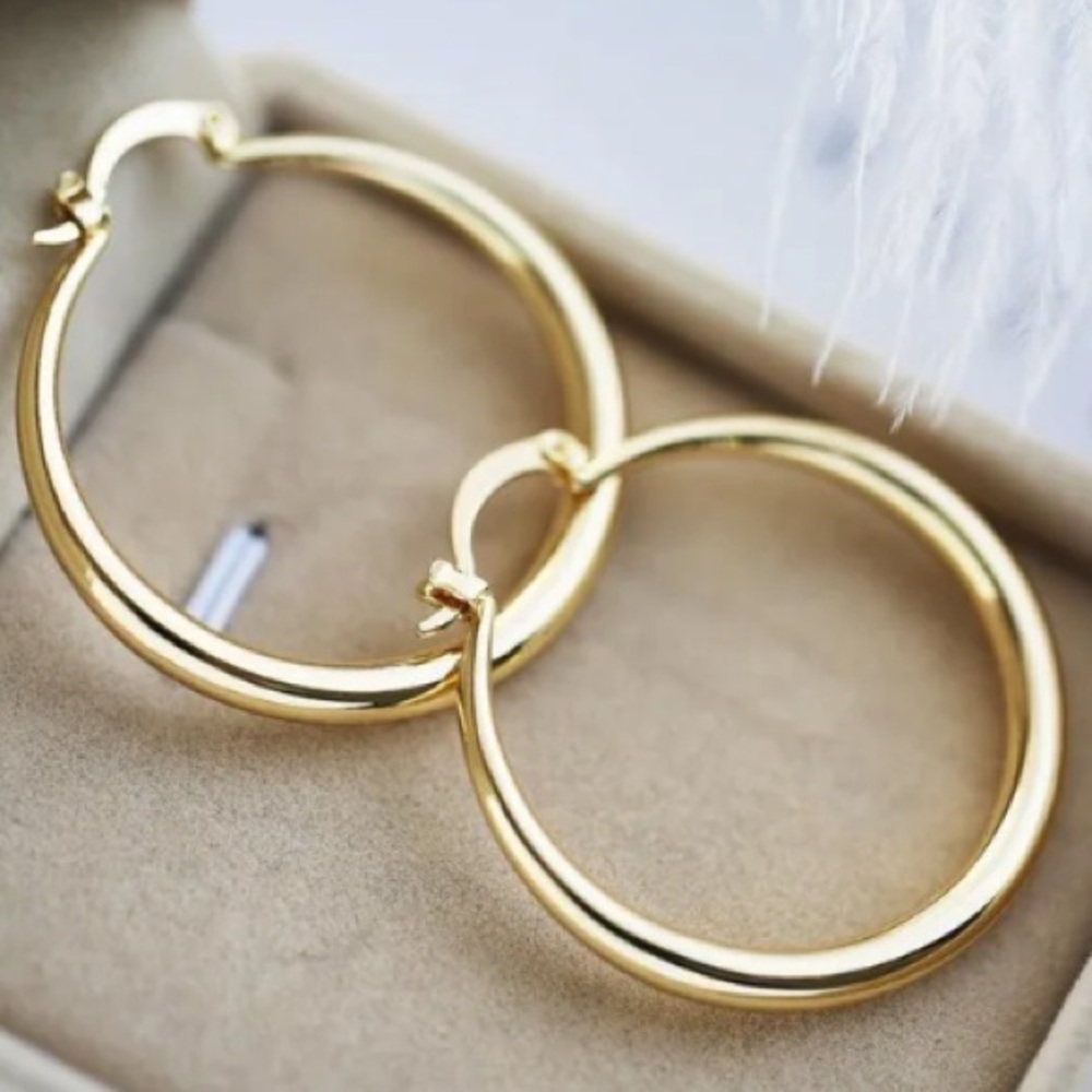 Classic Elegant 12k Gold Plated over Sterling Silver Round Hollow Hoop E… - Picture 3 of 8